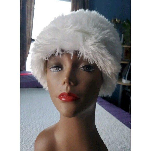 Women's White One Size Fits Most Faux Fur Cloche Hat - Picture 3 of 8
